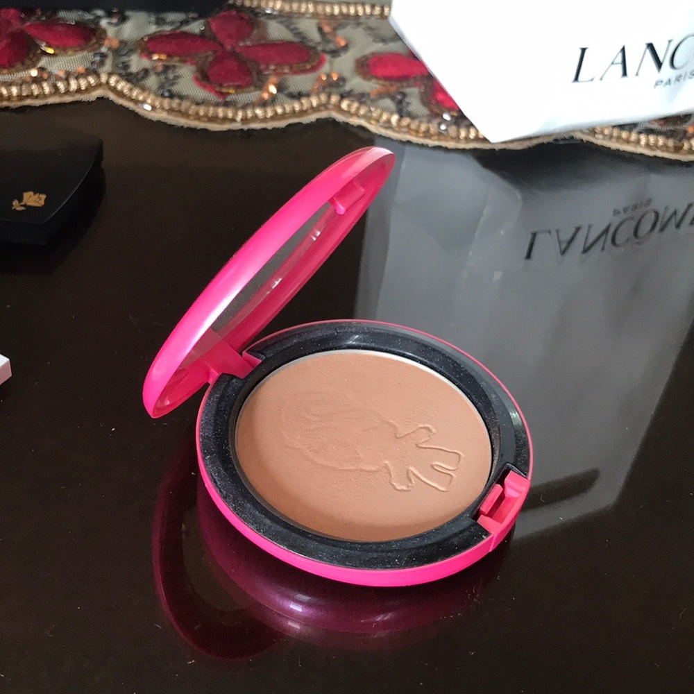 Makeup never used - Picture 3 of 6